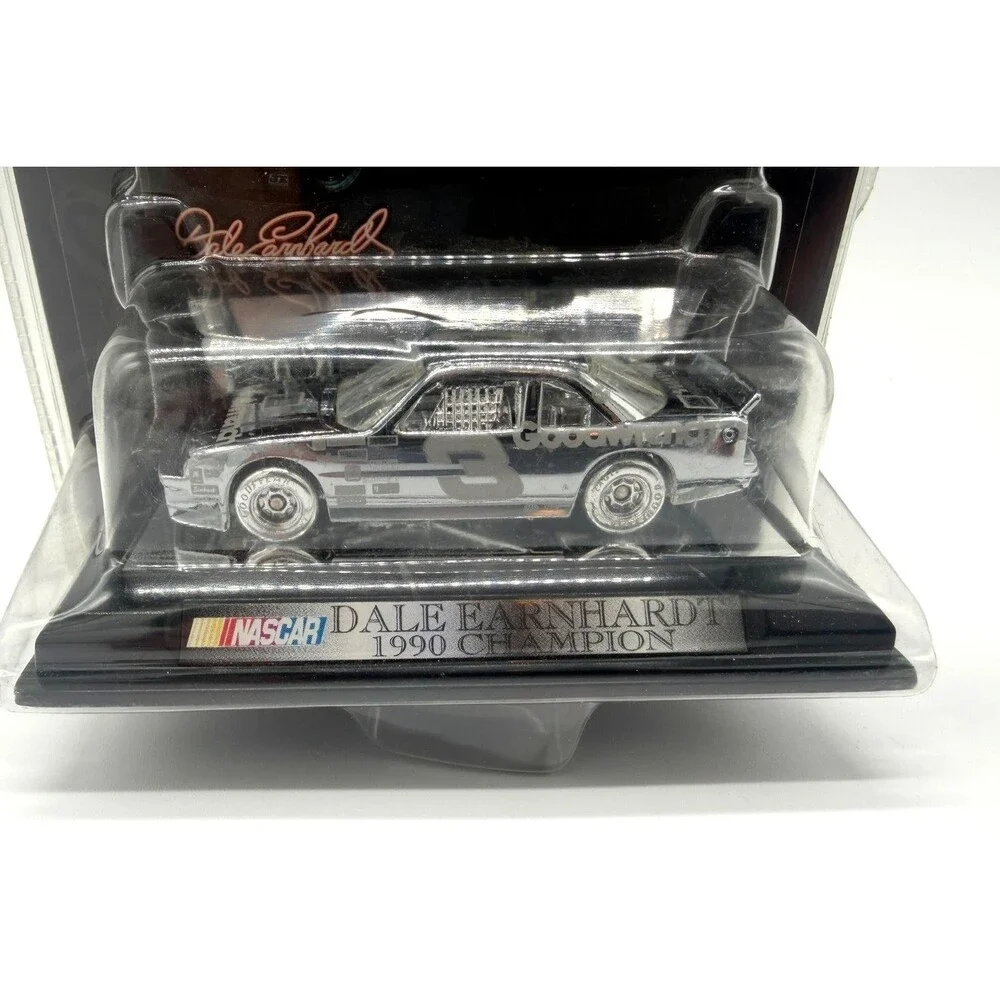 Winner's Circle Dale Earnhardt 1990 Champion Silver Anniversary Chrome 1:64 1999